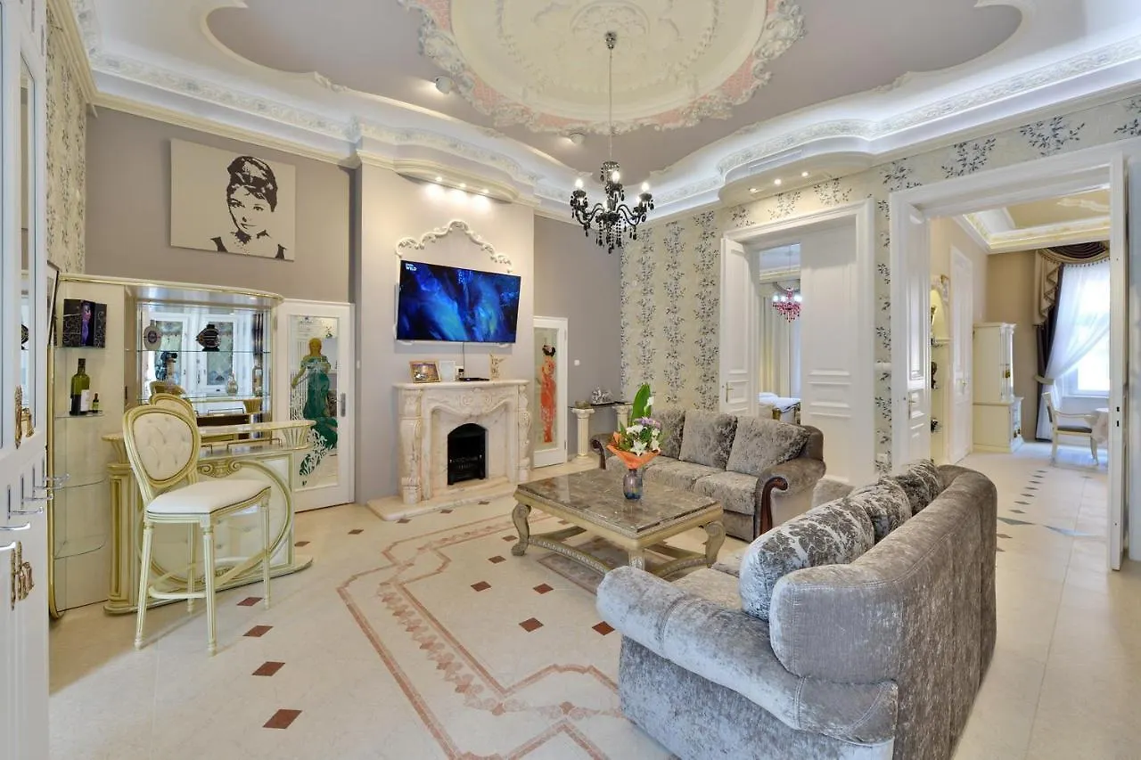 Roza Luxury Apartment Budapest 0*,